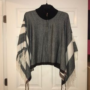 NWT Women’s MIXIT Winter Zip Up Poncho